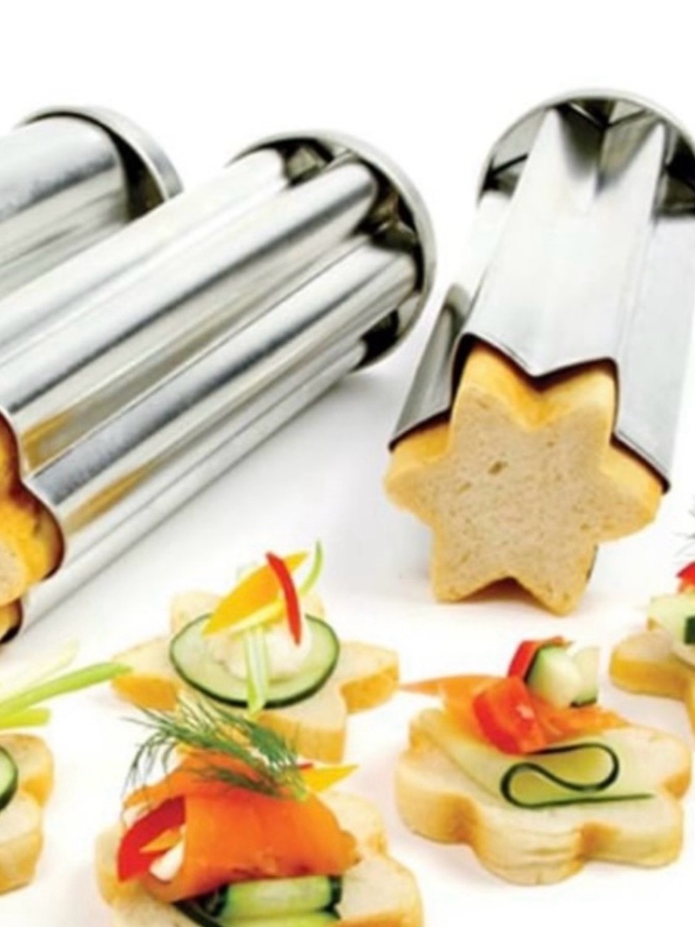 Brand New in Box Pampered Chef Bread Tubes Flower snd Star!